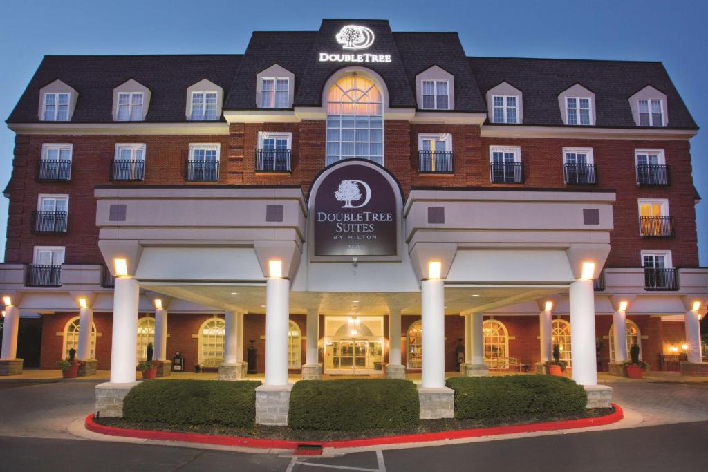 Lexington DoubleTree Suites building front: A five-story brick building with a entryway lined with white collums.